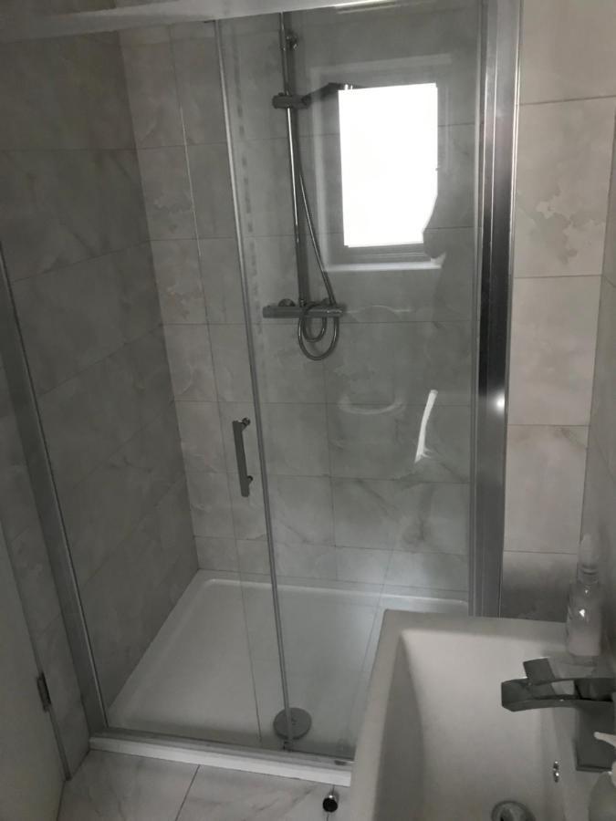 1 Luxurious Room In Family Home Killarney Bagian luar foto
